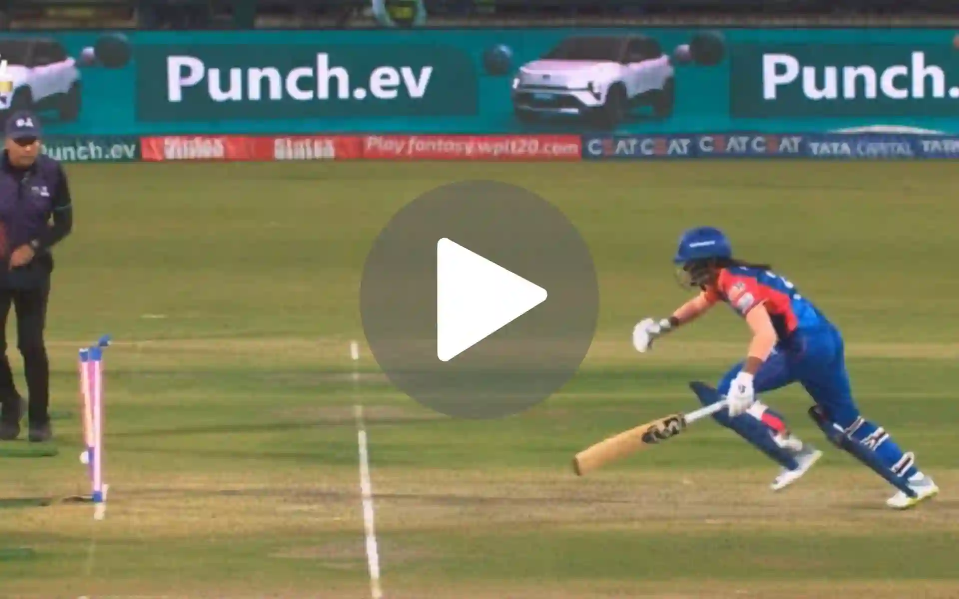 [Watch] Sophie Molineux's 'Rocket' Throw Runs Out Radha Yadav in WPL 2024 Final